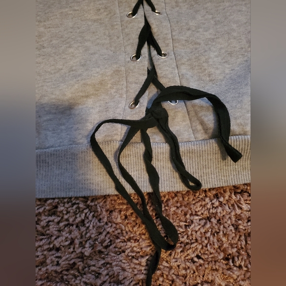 Gray sweater with black criss cross tie detaol - Picture 5 of 6